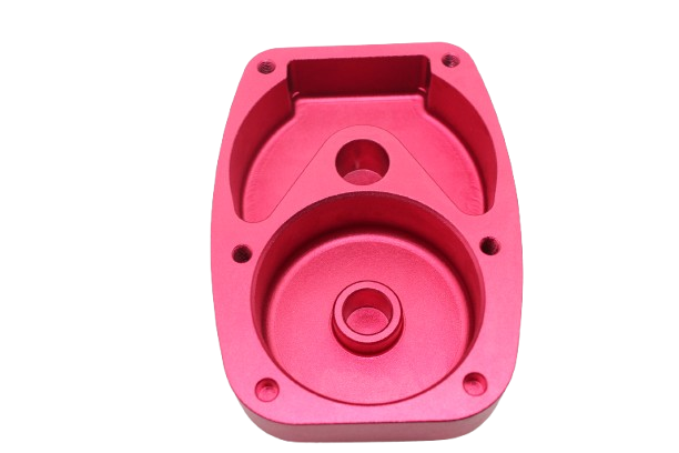 Rood geanodiseerd aluminium onderdeel met decoratieve afwerking bij TOS