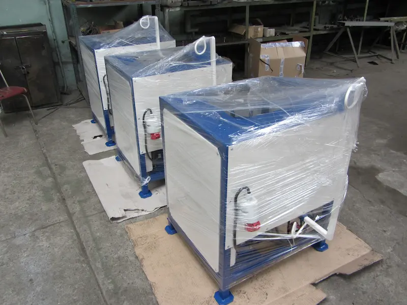 Volledig geassembleerde machineframes verpakt en gereed voor transport vanuit Polen.